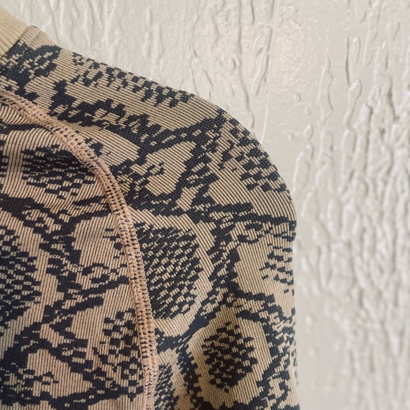 Workout long sleeve top - Picture 4 of 4